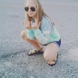 Meet your Posher, Halie